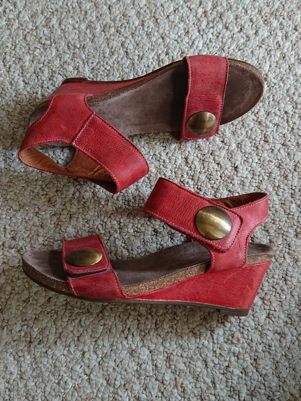 Taos Footwear the Carousel 3 Leather Ornamented Wedge Sandals in read size 7.5